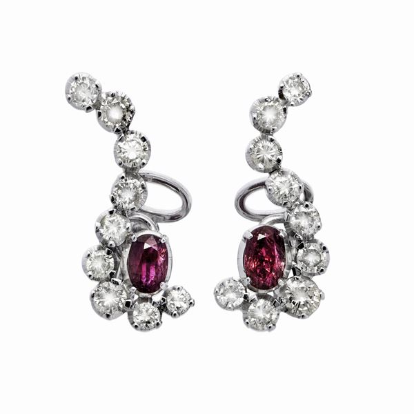 Pair of earrings in white gold, diamonds and rubies