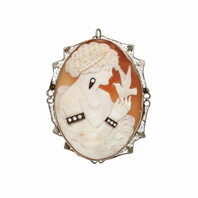 Cameo in Oro a Basso Titolo e Diamanti
