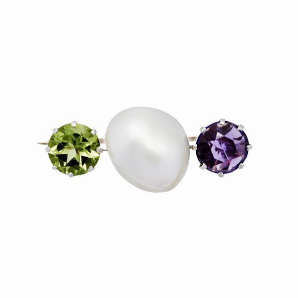 Spilla in oro rosa, oro bianco, quarzo verde, ametista e perla naturale