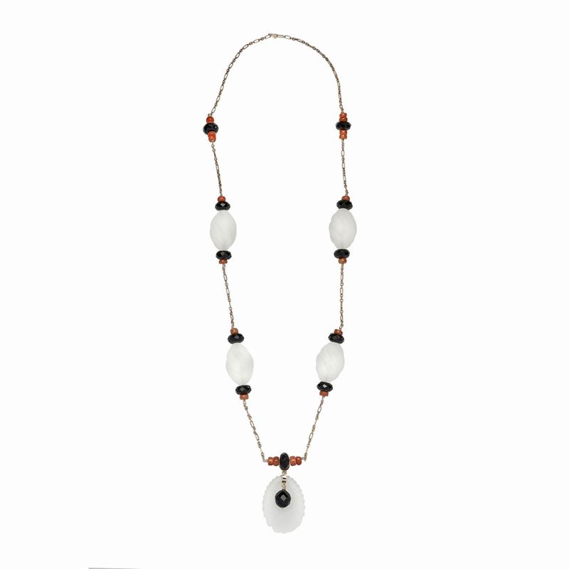 Collana in Oro a Basso Titolo, Onice, Corallo e Cristallo di Rocca