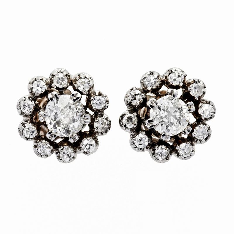 Paio di Orecchini in Oro Bianco e Diamanti