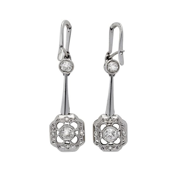 Pair of earrings in white gold and diamonds  - Auction Antique Jewelry, Modern and Watches - Curio - Casa d'aste in Firenze
