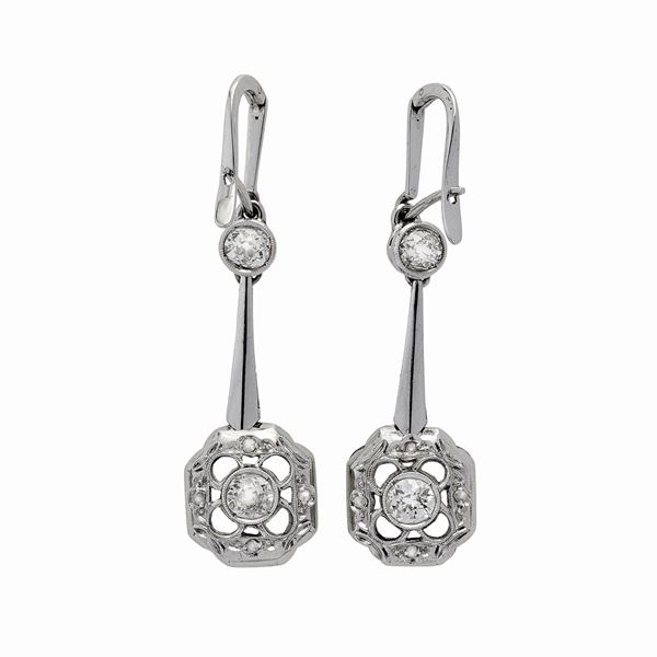 Pair of earrings in white gold and diamonds