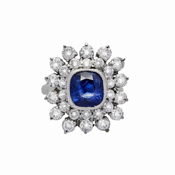 Anello in oro bianco, diamanti e zaffiro
