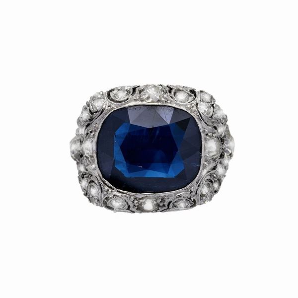 Ring in platinum, diamonds and sapphire