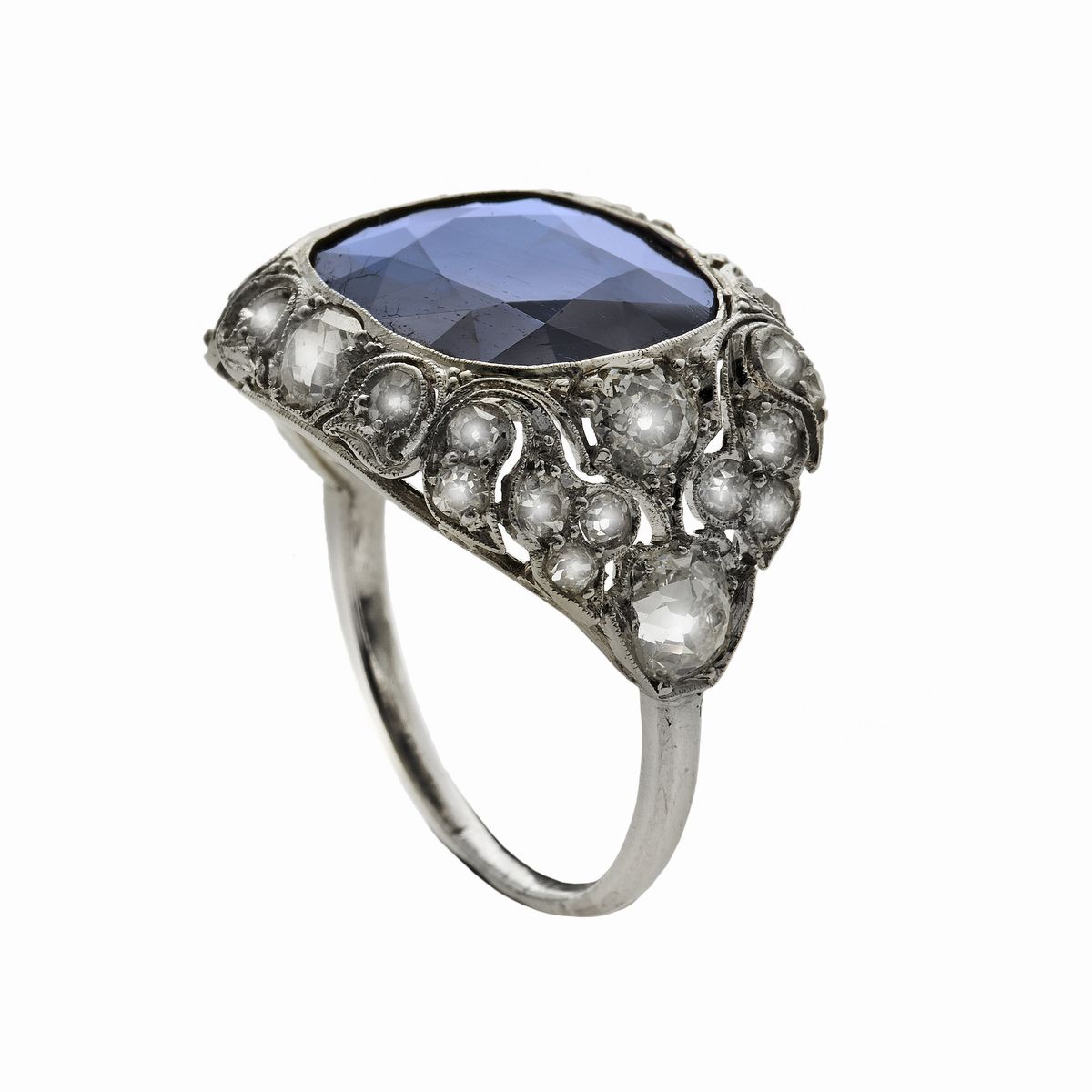Anello in Platino, Diamanti e Zaffiro
