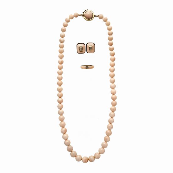 Yellow gold trim, diamonds, coral angel skin  - Auction Antique Jewelry, Modern and Watches - Curio - Casa d'aste in Firenze