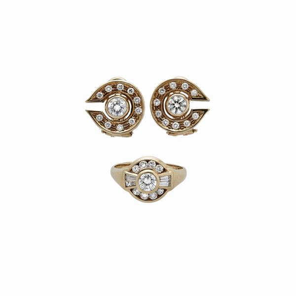 Paio di orecchini ed anello in oro giallo e diamanti  - Asta Gioielli Antichi, Moderni e Orologi - Curio - Casa d'aste in Firenze
