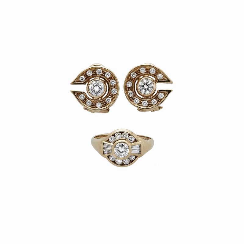 Paio di Orecchini ed Anello in Oro Giallo e Diamanti