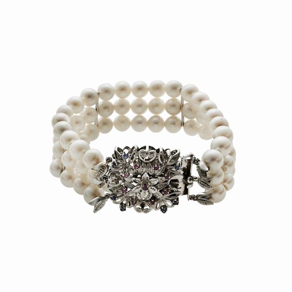 Bracciale in oro bianco, zaffiri, rubini e perle  - Asta Gioielli Antichi, Moderni e Orologi - Curio - Casa d'aste in Firenze