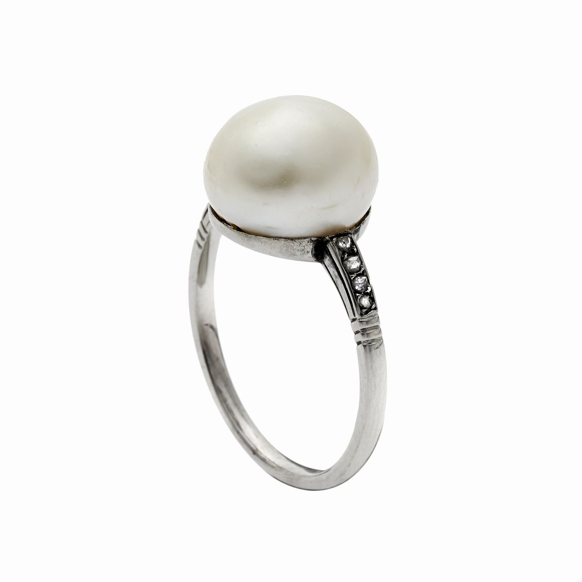Anello in Oro Bianco, Perla Naturale e Rose di Diamanti