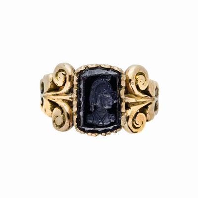 Anello in Oro Giallo e Cammeo Inciso