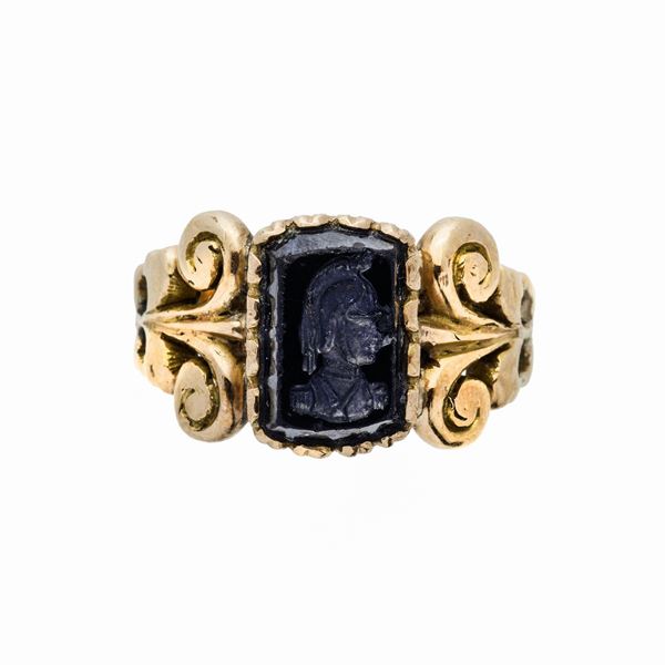 camouflage in yellow gold ring and engraved