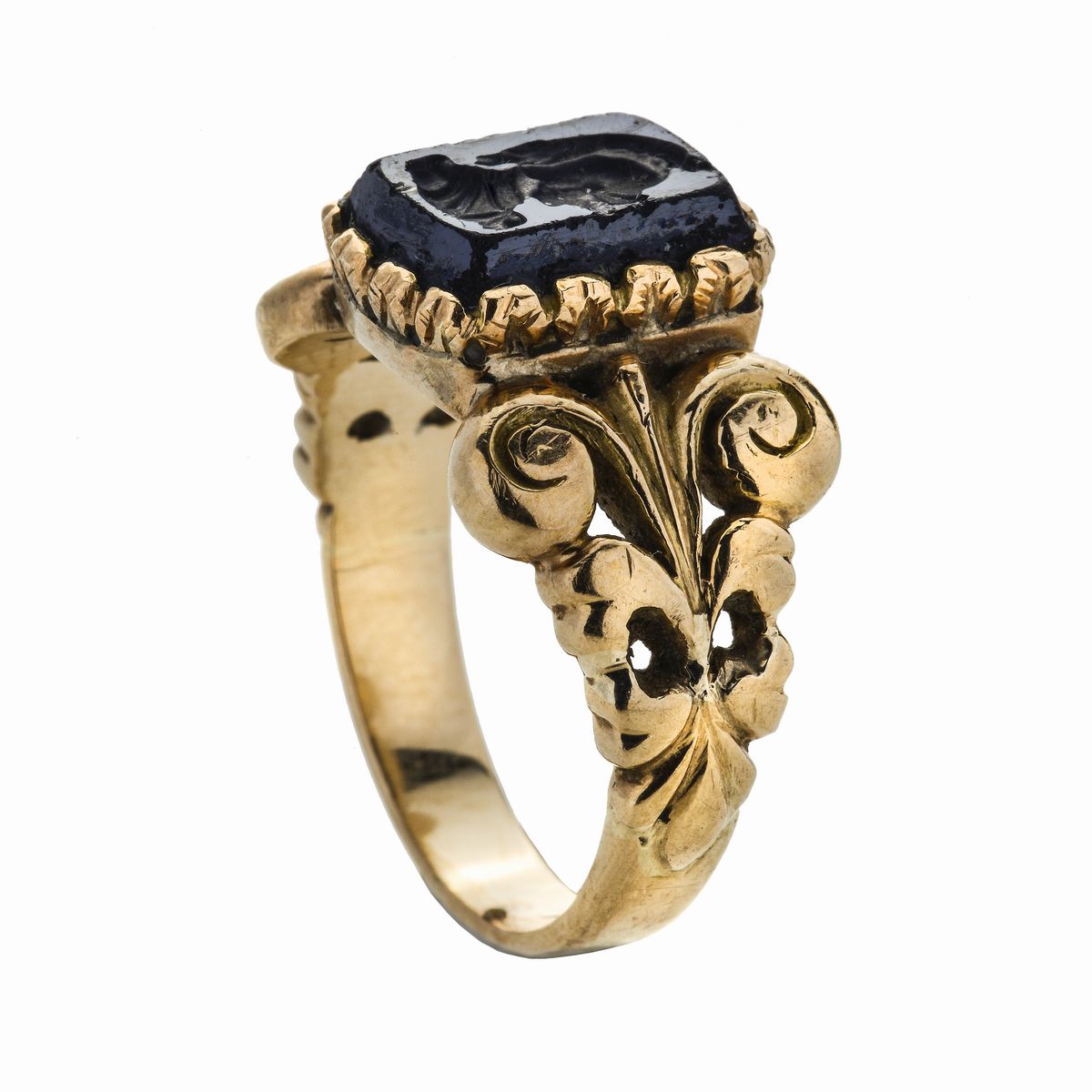 Anello in Oro Giallo e Cammeo Inciso