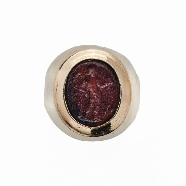 Yellow chevalier ring and engraved cameo