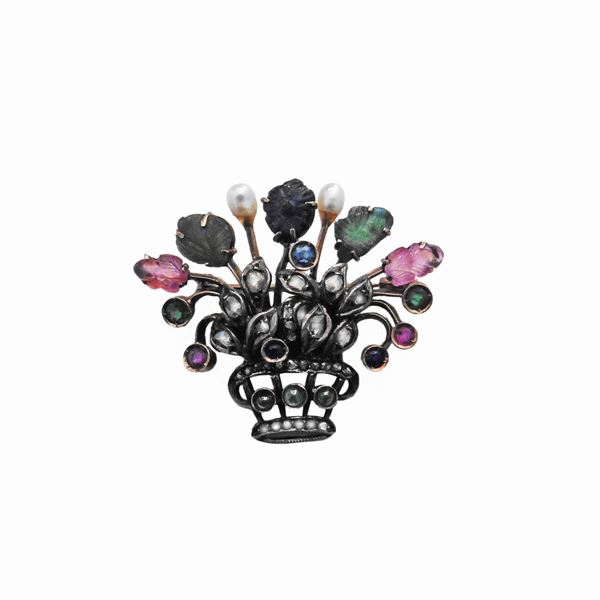 Low gold brooch, silver, pearls, diamond roses, emerald rubies and sapphires  - Auction Antique Jewelry, Modern and Watches - Curio - Casa d'aste in Firenze