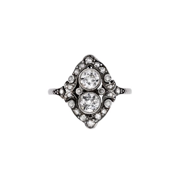 Diamond ring in white gold and diamonds