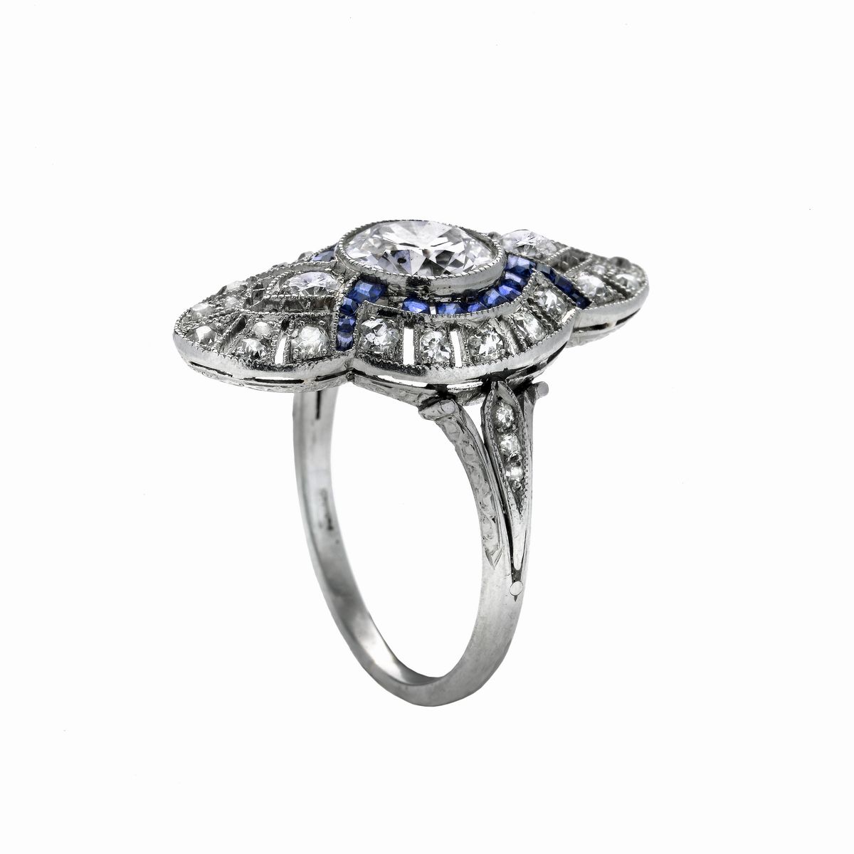 Anello a Losanga in Platino, Diamanti e Zaffiri