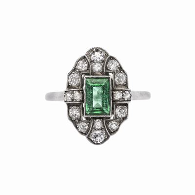 Anello in Platino, Smeraldo e Diamanti