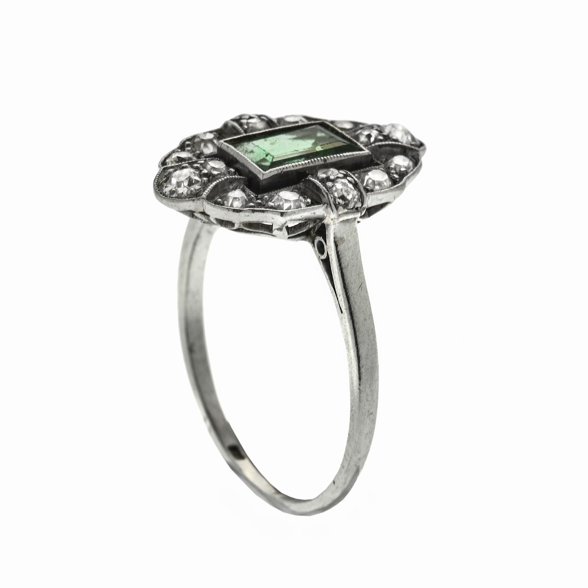 Anello in Platino, Smeraldo e Diamanti