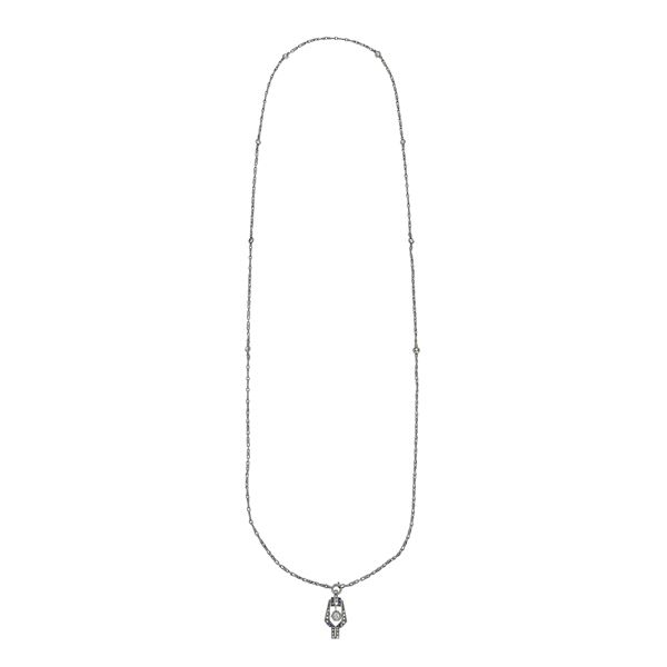 Pendant with white gold chain and diamonds