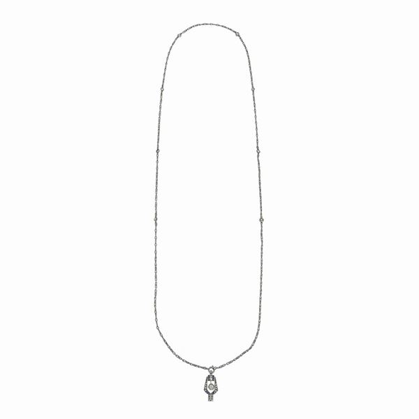 Pendente con catena in oro bianco e diamanti