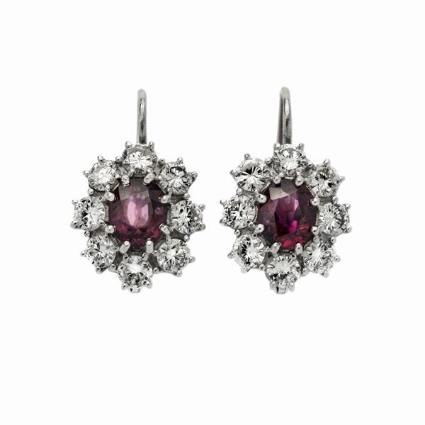 Pair of white gold diamond, diamonds and rubies  - Auction Antique Jewelry, Modern and Watches - Curio - Casa d'aste in Firenze