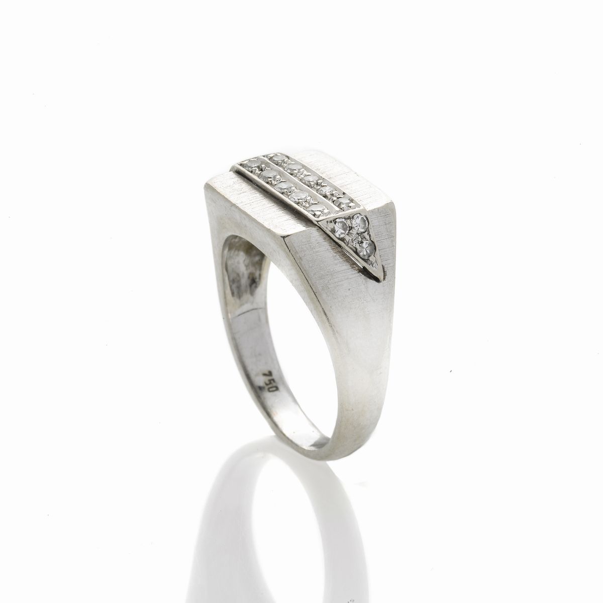 Anello Chevalier in Oro Bianco e Diamanti