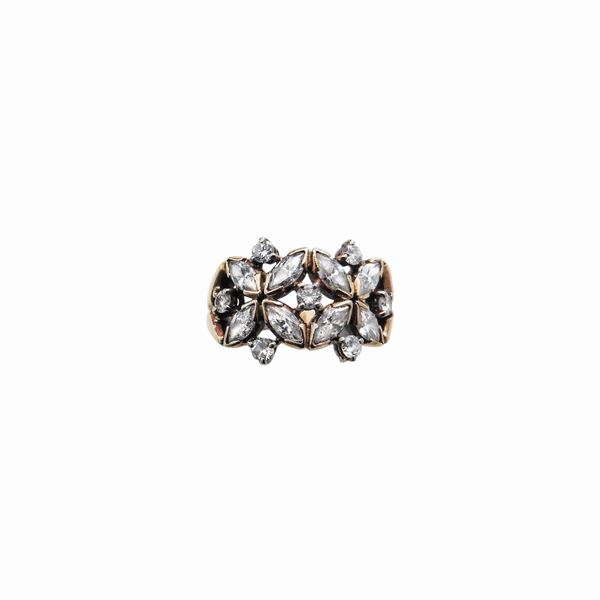 Yellow gold and diamonds ring