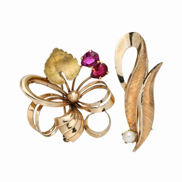 Yellow gold and pearl brooch and yellow gold and red stones brooch  - Auction Antique Jewelry, Modern and Watches - Curio - Casa d'aste in Firenze