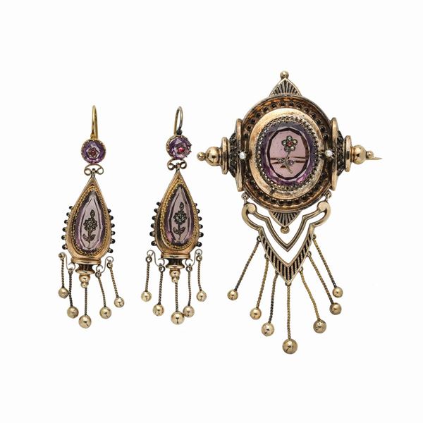 Low-key gold plating, glass, micro-beads and garnets