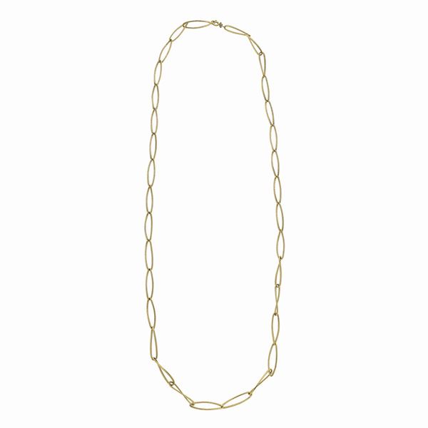 Lunga collana in oro giallo