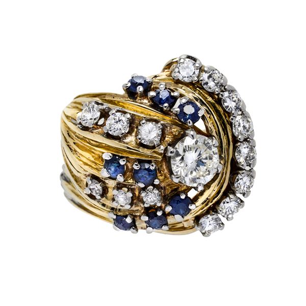 Yellow gold ring, sapphires and diamonds