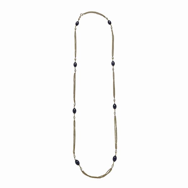 Lunga collana in oro giallo, perle coltivate e lapislazzulo