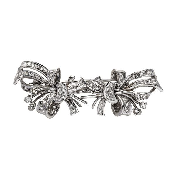 Flower brooch in white gold and diamonds