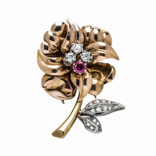 Clip a Fiore in oro giallo, oro bianco, rubini e diamanti
