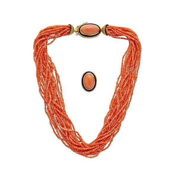 Necklace and ring in yellow gold, enamel and coral pink
