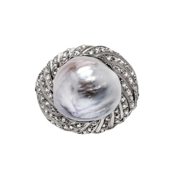 Platinum ring, diamonds and pearl cultivated