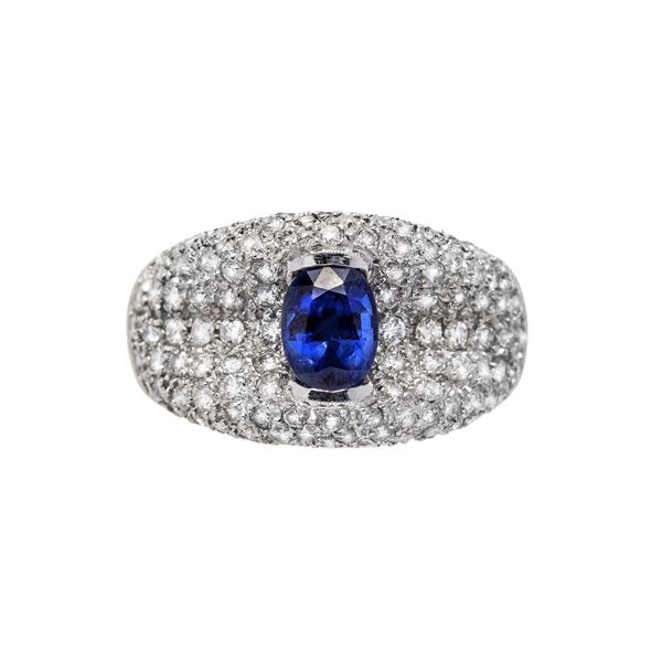 White gold ring, diamonds and sapphire