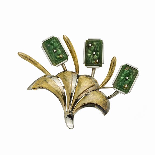 Spilla in oro giallo, oro bianco e giada  - Asta Gioielli Antichi, Moderni e Orologi - Curio - Casa d'aste in Firenze
