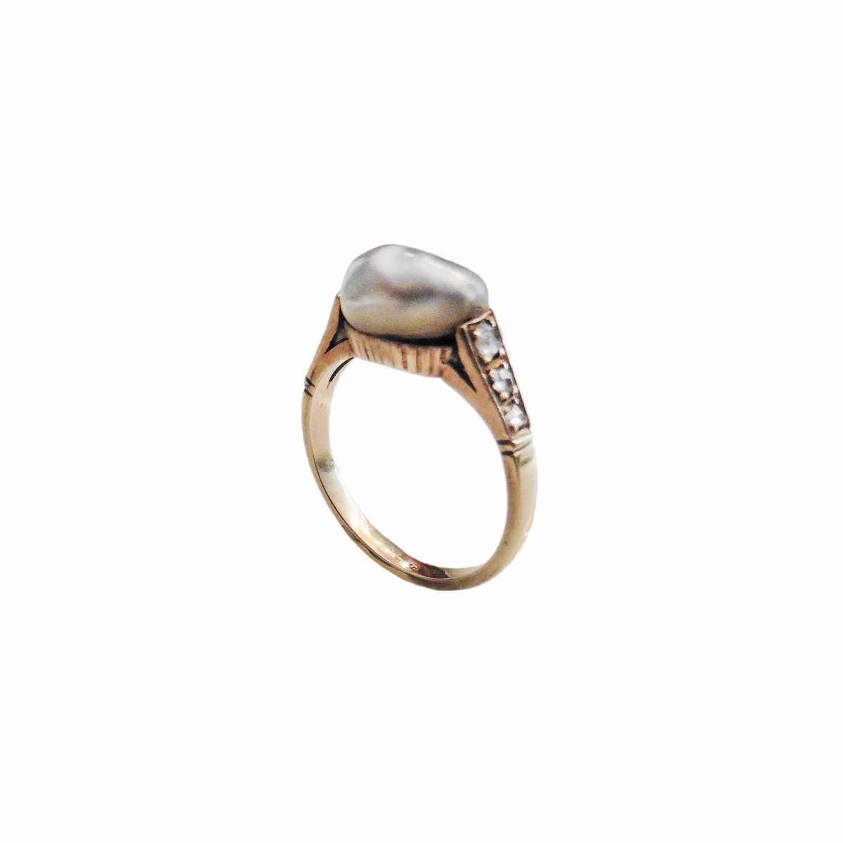Paio di Orecchini e Anello in Oro Giallo, Perla e Diamanti