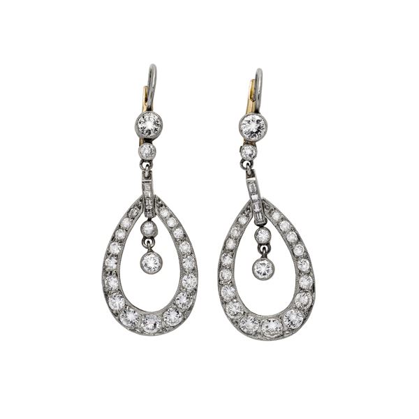 Pair of earrings in platinum, yellow gold and diamonds  - Auction Antique Jewelry, Modern and Watches - Curio - Casa d'aste in Firenze