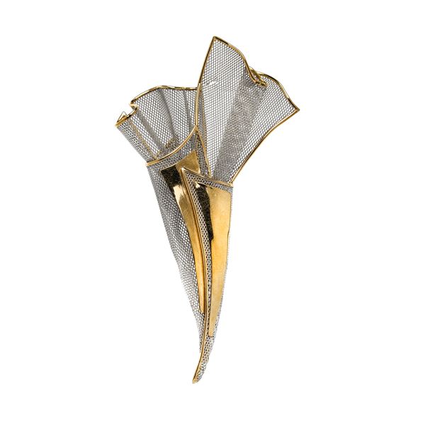 Handkerchief brooch in white gold and yellow gold