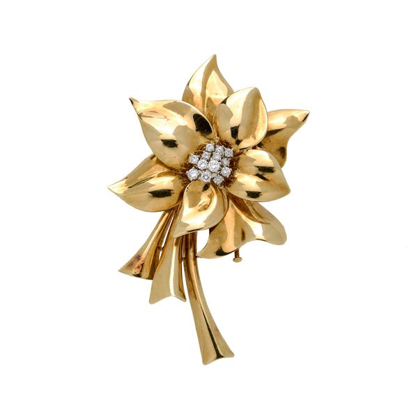Flower brooch in yellow gold, white gold and diamonds
