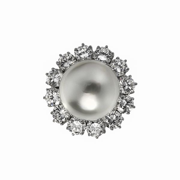 Anello in oro bianco, diamanti e perla