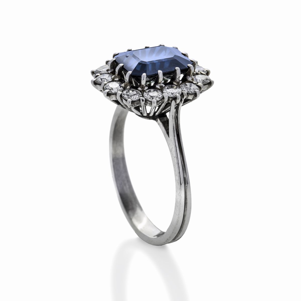 Anello in Oro Bianco, Diamanti e Zaffiro