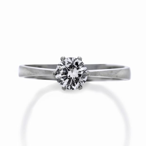 Solitaire ring in white gold and diamond