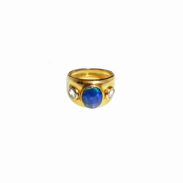 Anello a fascia in oro giallo, opale e diamanti