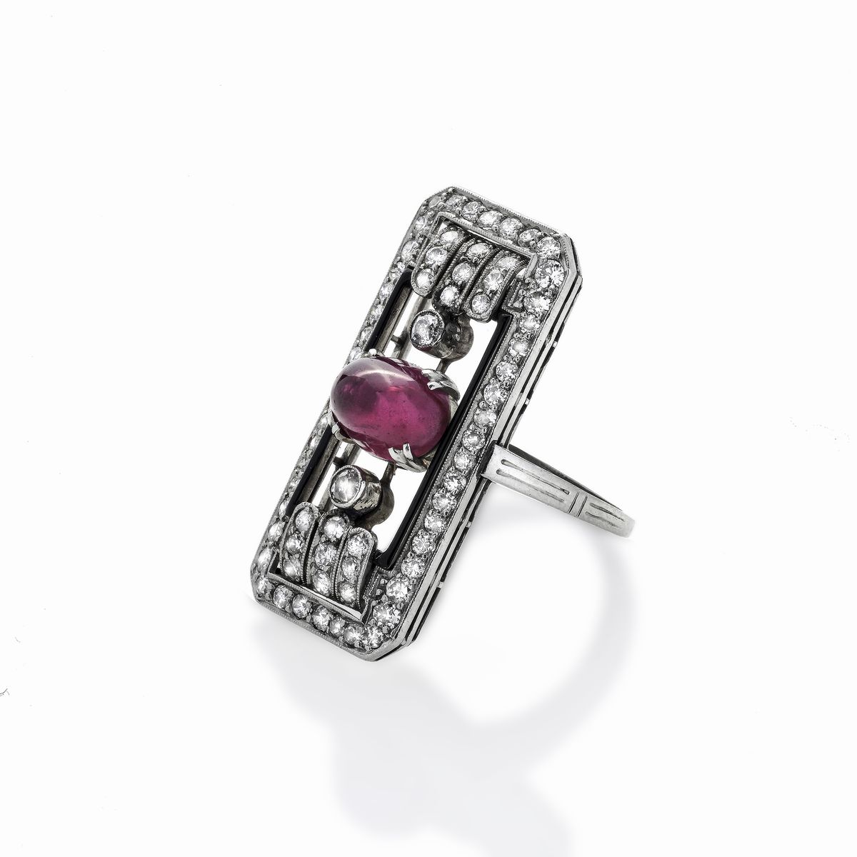 Anello a Losanga in Platino, Smalto Nero, Diamanti e Rubino