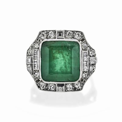 Anello in Platino, Diamanti e Smeraldo